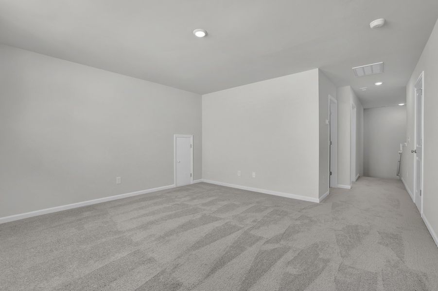Spacious, unfurnished interior of a new home in River Tide Farms, Bolivia (Image 37).
