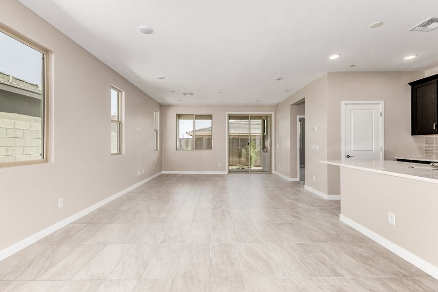 Spacious, unfurnished interior of a new home in Mira Vista at Victory, Buckeye (Image 6).