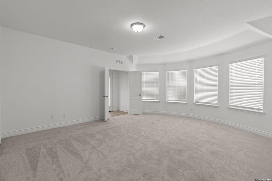 Spacious, unfurnished interior of a new home in Legacy at Lake Dunlap, New Braunfels (Image 15).