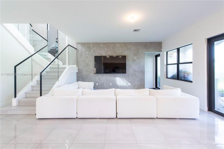 Furnished interior view inside a new home in , Miramar (Image 6).