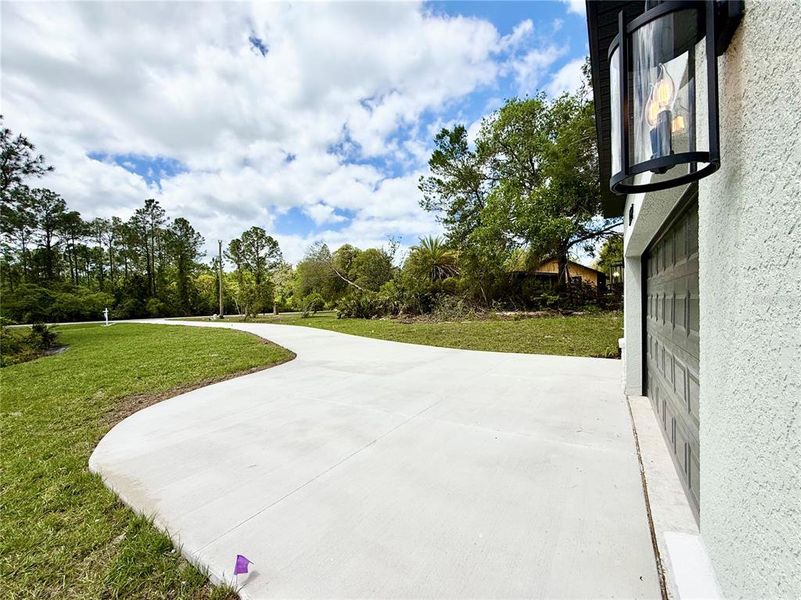 Exterior details and patio area of a home in , Eustis (Image 3).
