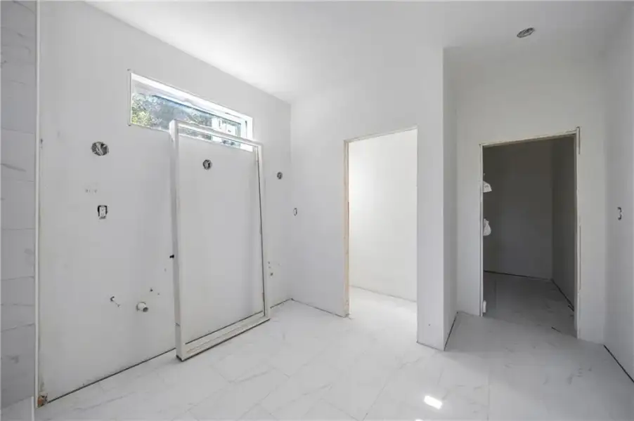 Spacious, unfurnished interior of a new home in , Hapeville (Image 5).