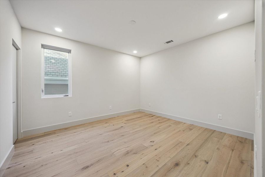 Spacious, unfurnished interior of a new home in , Houston (Image 22).