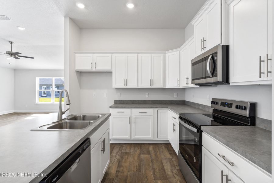 Furnished interior view inside a new home in Summerglen, Jacksonville (Image 7).