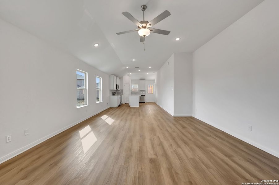 Spacious, unfurnished interior of a new home in Park Place, New Braunfels (Image 15).