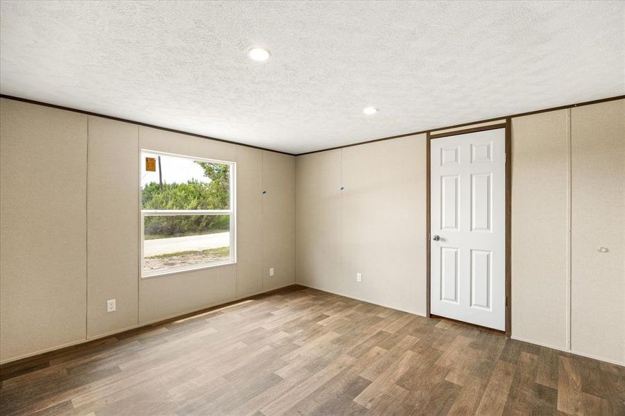 Spacious, unfurnished interior of a new home in , Granbury (Image 13).