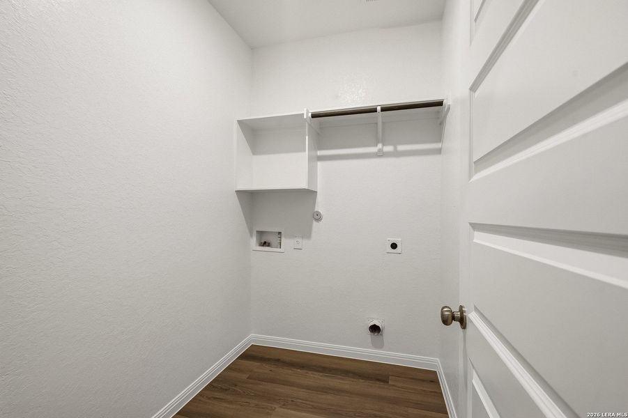 Spacious, unfurnished interior of a new home in Cinco Lakes, San Antonio (Image 20).