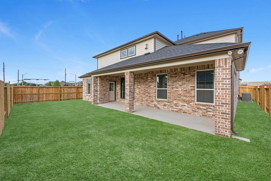 Exterior details and patio area of a home in Morton Creek Ranch, Katy (Image 4).