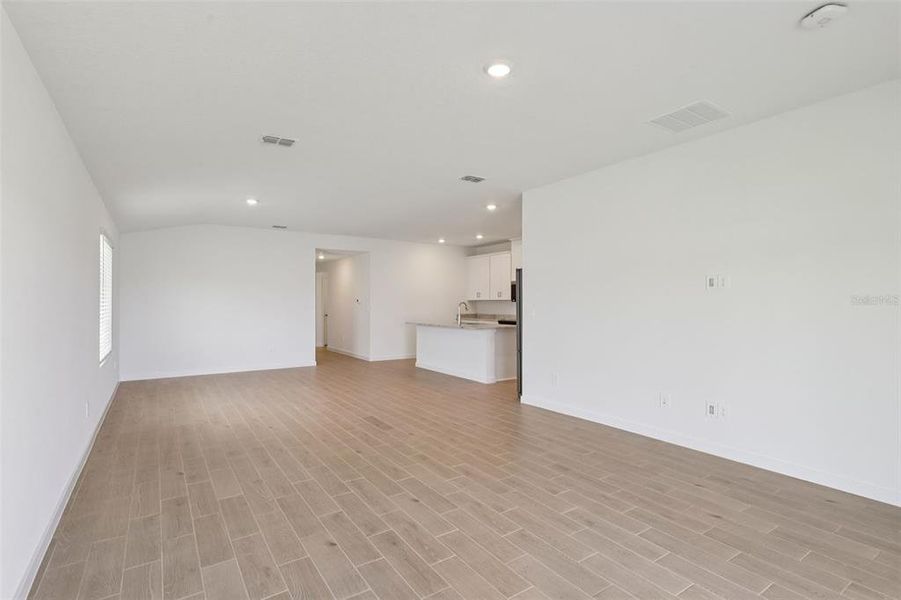 Spacious, unfurnished interior of a new home in Colbert Landings, Palm Coast (Image 14).