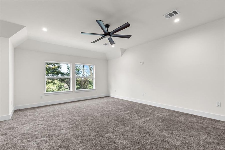 Spacious, unfurnished interior of a new home in , Sherman (Image 33).