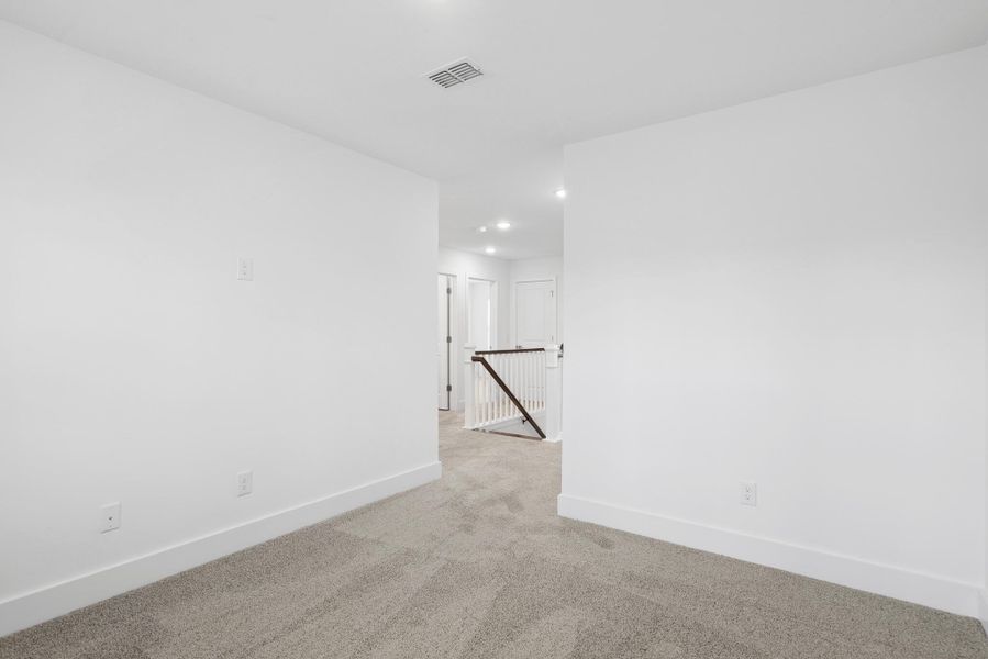 Spacious, unfurnished interior of a new home in Stono Village, Hollywood (Image 16).