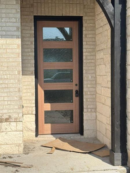 Exterior details and patio area of a home in Rocky Top, Krum (Image 7).