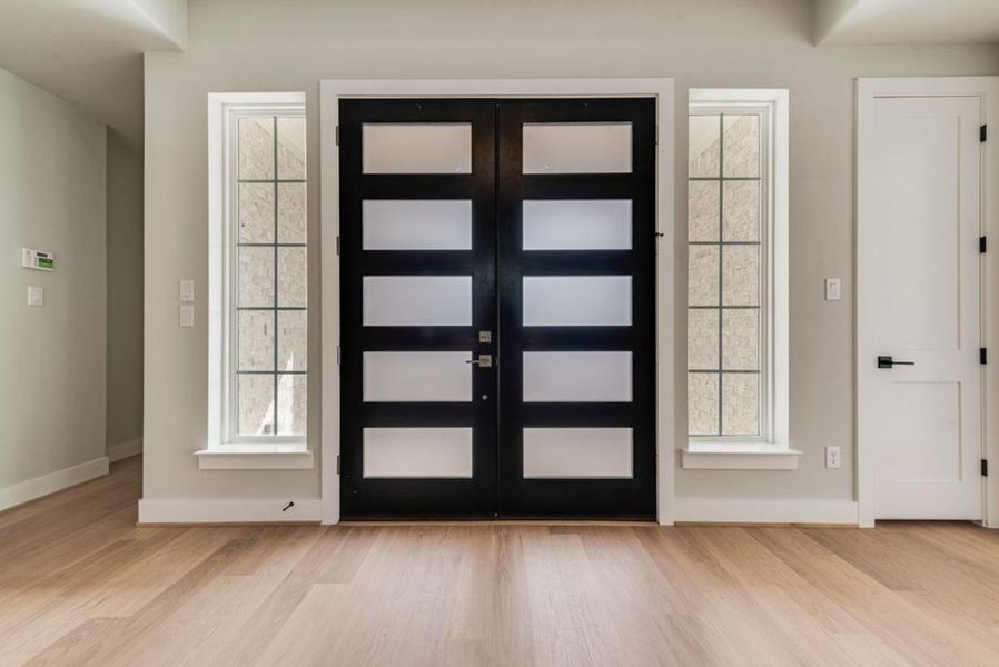 Spacious, unfurnished interior of a new home in Somerset Park, Rockwall (Image 24).