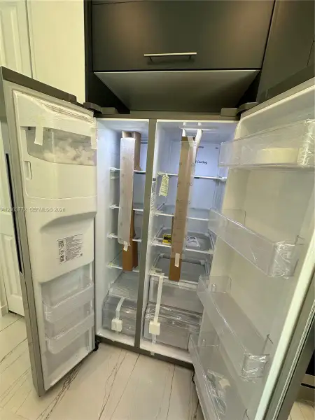 Refrigerator Refrigerator