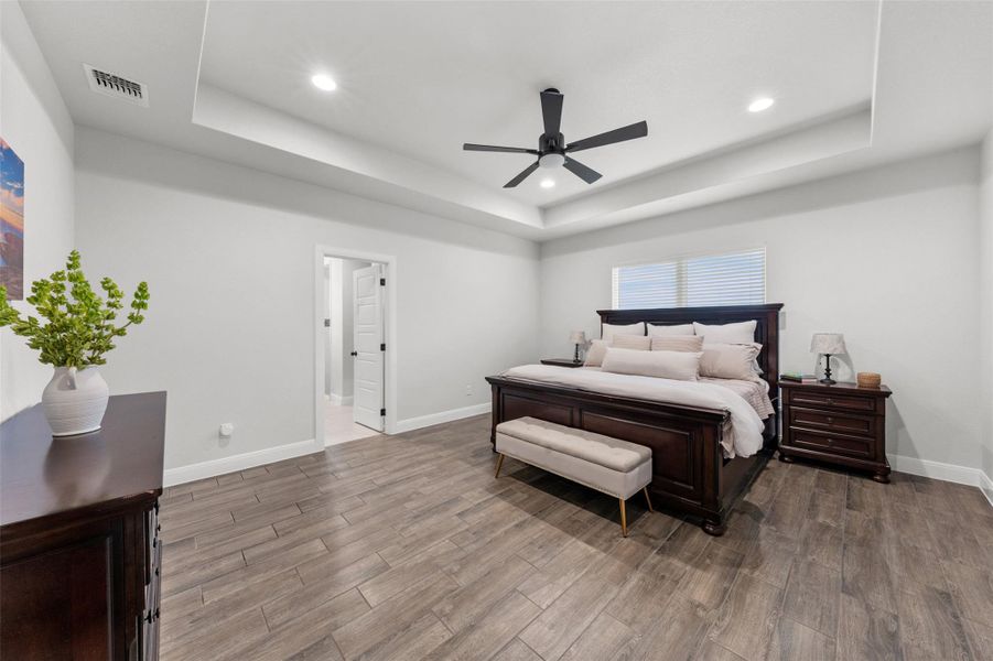 Furnished interior view inside a new home in , Salado (Image 34).