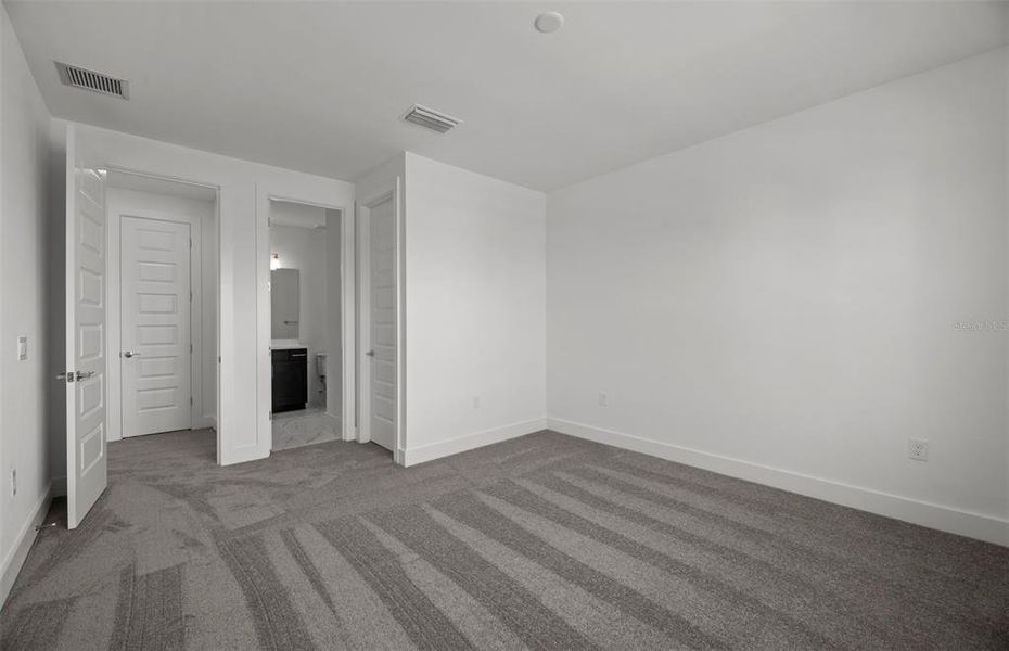 Spacious, unfurnished interior of a new home in , Bradenton (Image 19).