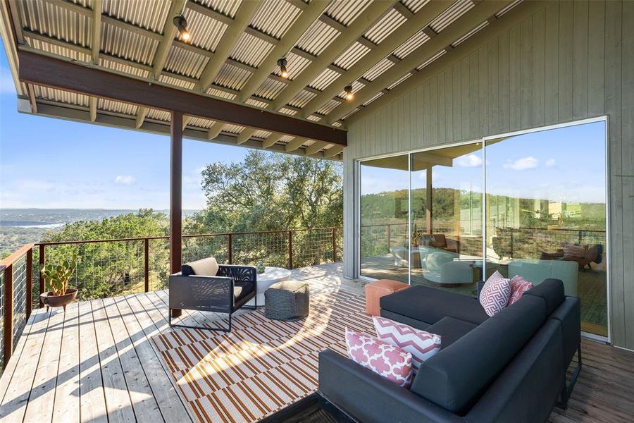 Exterior details and patio area of a home in , Burnet (Image 17).