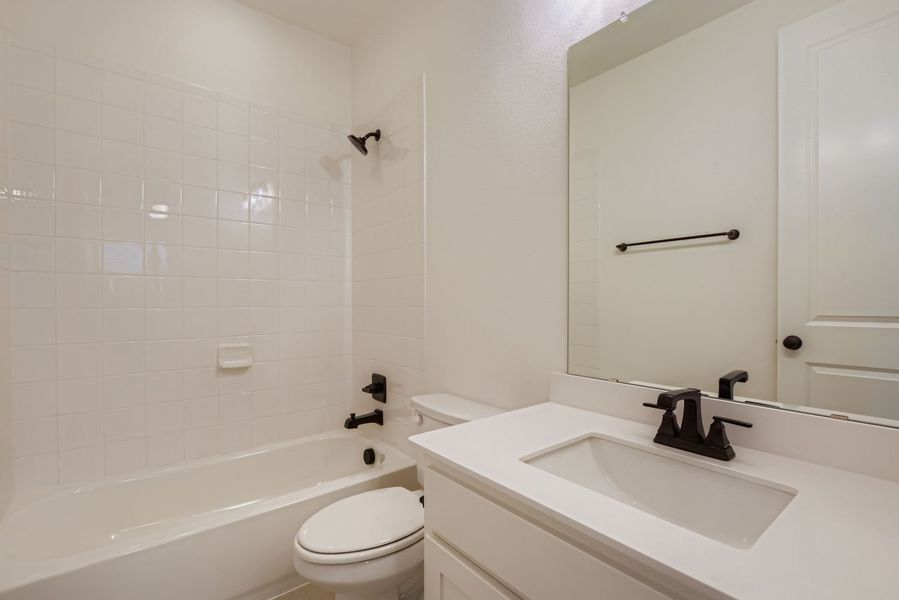 828 Trailing Vine - Full  Bathroom
