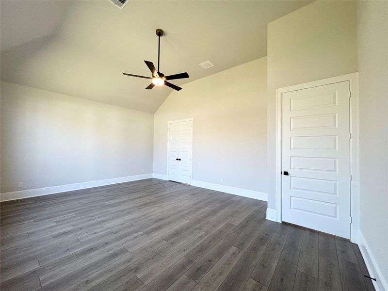 Spacious, unfurnished interior of a new home in Fulbrook on Fulshear Creek, Fulshear (Image 32).