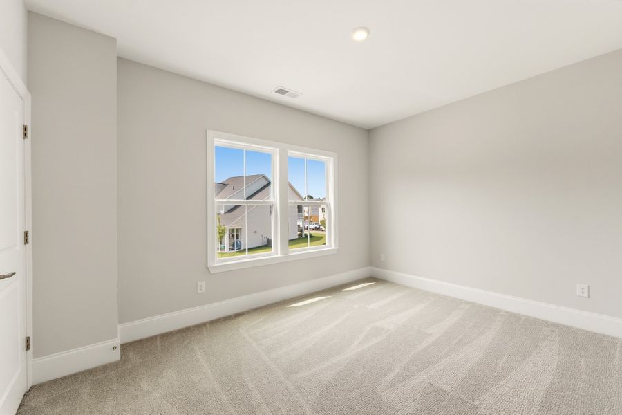 Spacious, unfurnished interior of a new home in Lakeside Saluda, Greenville (Image 27).