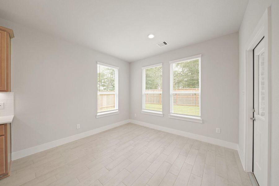 Spacious, unfurnished interior of a new home in Barton Creek Ranch, Conroe (Image 20). Spacious, unfurnished interior of a new home in Barton Creek Ranch, Conroe (Image 20).
