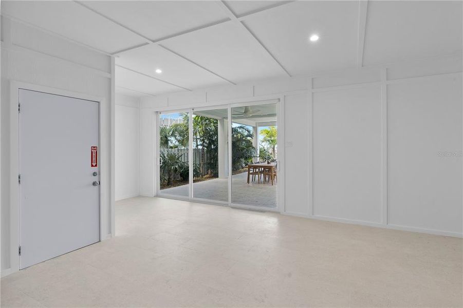 Spacious, unfurnished interior of a new home in , Marathon (Image 23).