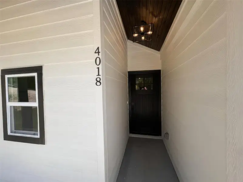 Exterior details and patio area of a home in , Granbury (Image 4). Exterior details and patio area of a home in , Granbury (Image 4).