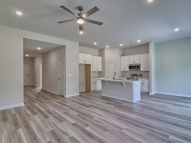 Spacious, unfurnished interior of a new home in Amber Hill, West Columbia (Image 15).