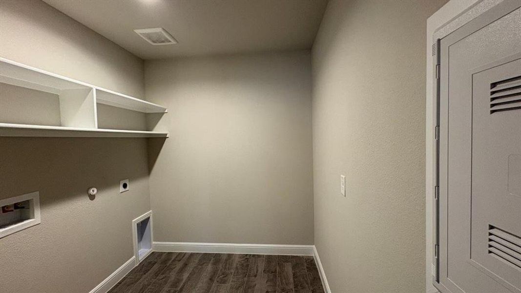 Spacious, unfurnished interior of a new home in Sandstone Estates, Granbury (Image 16). Spacious, unfurnished interior of a new home in Sandstone Estates, Granbury (Image 16).