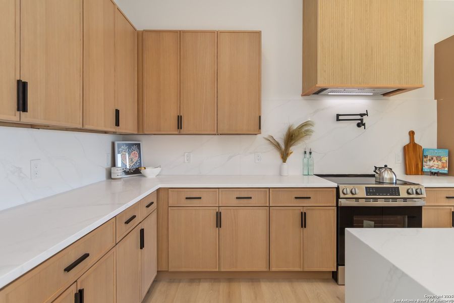 Furnished interior view inside a new home in , Blanco (Image 11).
