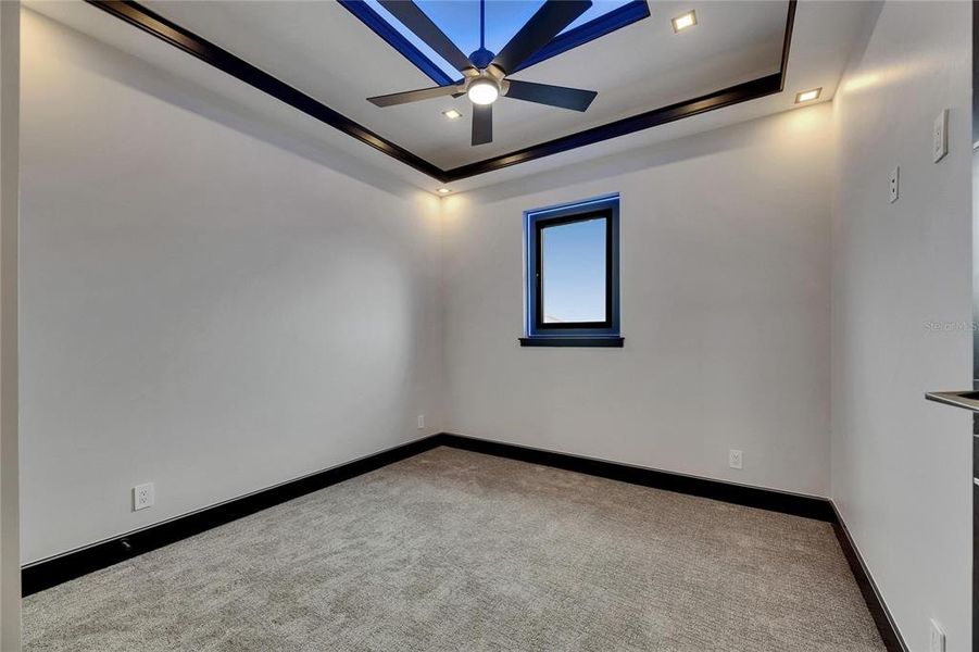 Spacious, unfurnished interior of a new home in , Apollo Beach (Image 77).