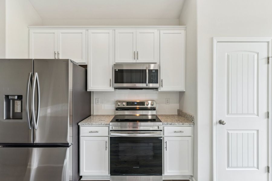 Representative furnished interior of a home built from the The Athens + Bonus Room by Smith Family Homes in NorthShore on the St. Marys River, Kingsland (Image 7).