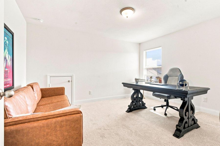 Furnished interior view inside a new home in Sienna 40', Missouri City (Image 21).