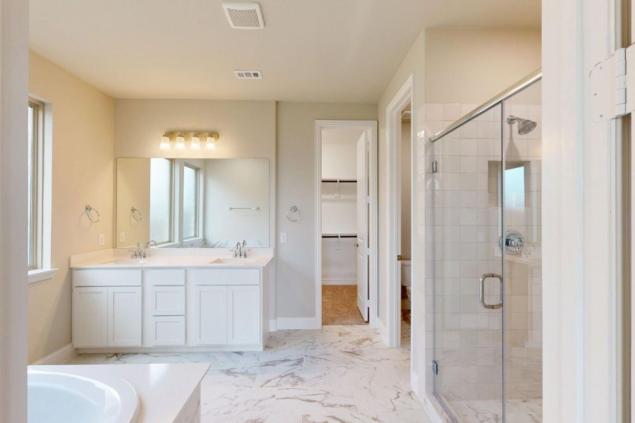 Owner's Bathroom Owner's Bathroom