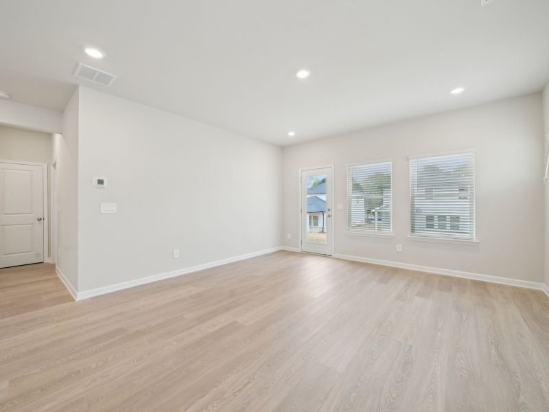 Spacious, unfurnished interior of a new home in Hemingway - Reserve Series, Cumming (Image 13).