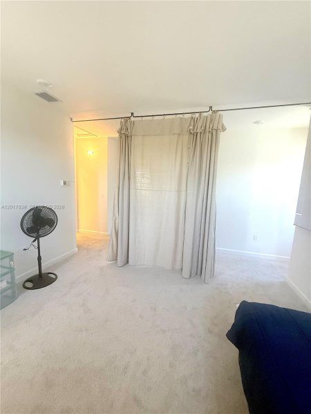 Spacious, unfurnished interior of a new home in , Dania Beach (Image 24).
