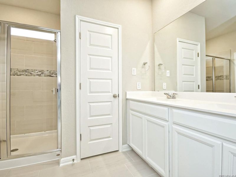 Furnished interior view inside a new home in Thomas Pond, San Antonio (Image 7).