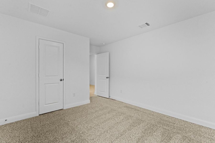 Spacious, unfurnished interior of a new home in Riverview, Georgetown (Image 21).