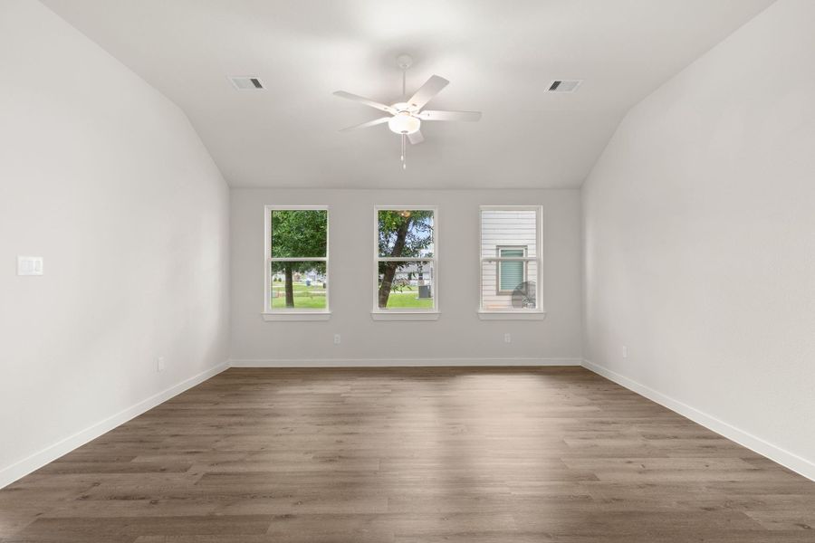 Spacious, unfurnished interior of a new home in Santa Fe, Cleveland (Image 22).