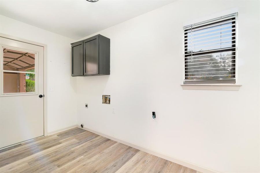 Spacious, unfurnished interior of a new home in , Paris (Image 16).