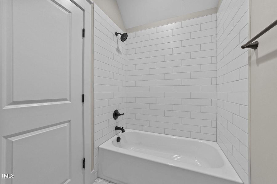 56-web-or-mls-VB4A1245 56-web-or-mls-VB4A1245