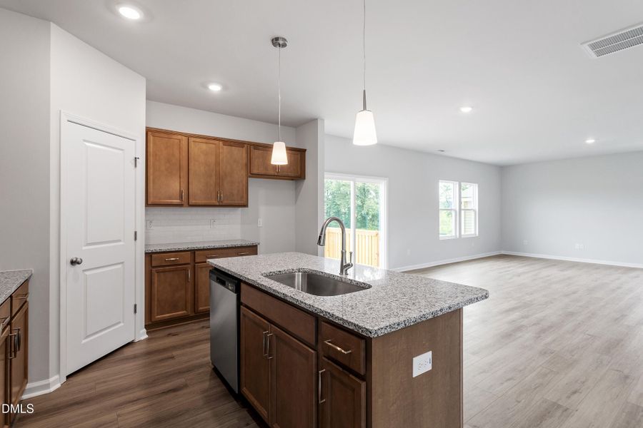 FMWeb12 (3) FMWeb12 (3)