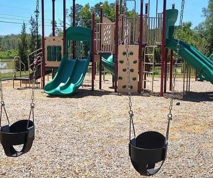 Community amenities in Oakchase at Hampton, Hampton (Image 34).