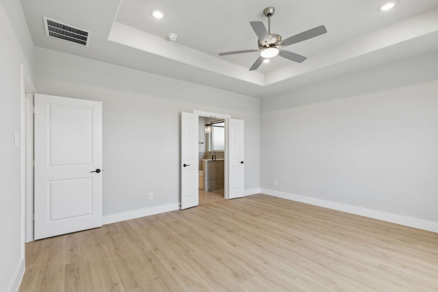 Spacious, unfurnished interior of a new home in Dove Hollow, Waxahachie (Image 31). Spacious, unfurnished interior of a new home in Dove Hollow, Waxahachie (Image 31).