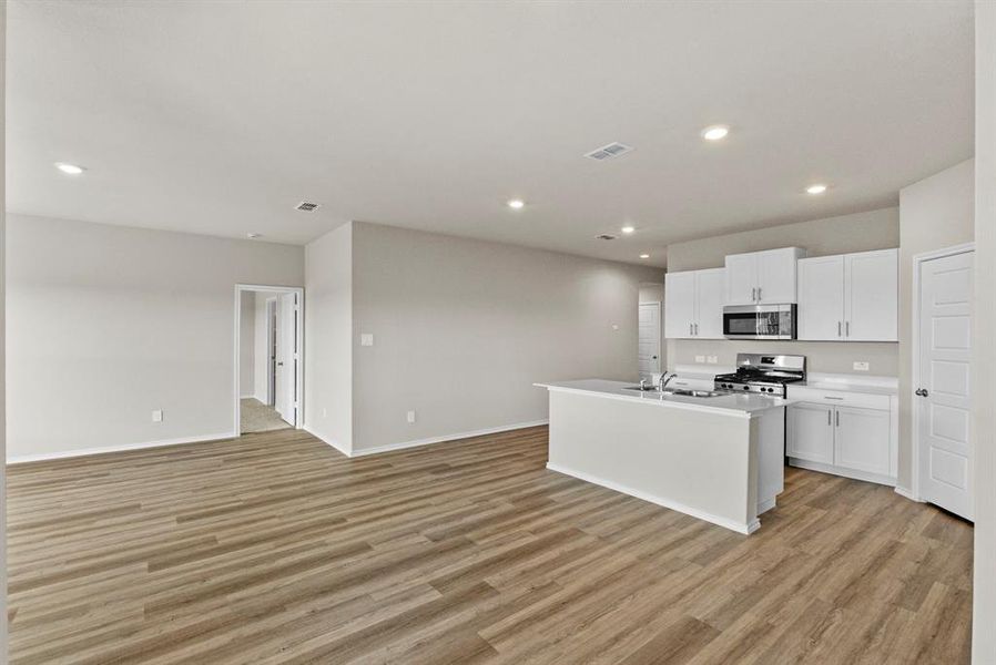 Spacious, unfurnished interior of a new home in Sunnycreek, Crowley (Image 14).