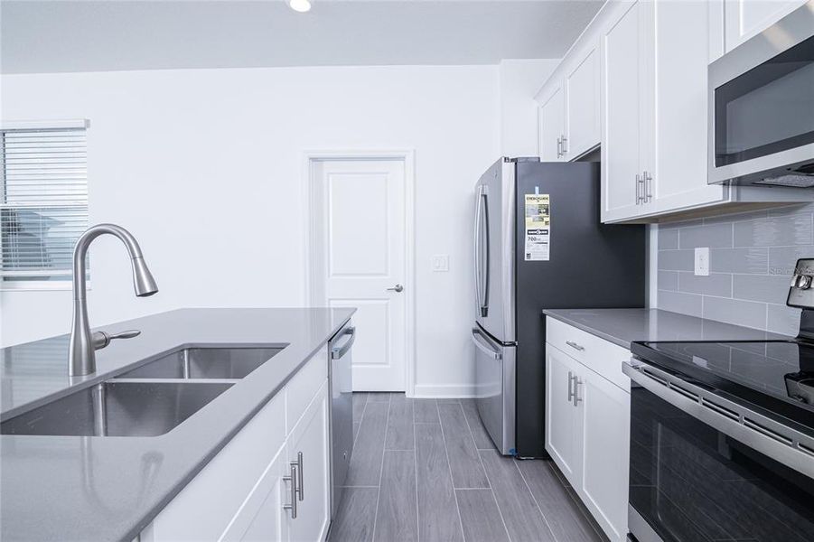 Furnished interior view inside a new home in , Orlando (Image 4).