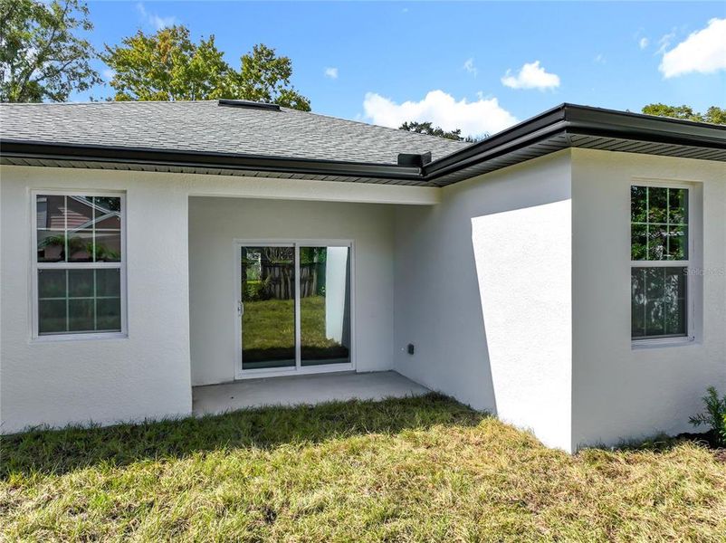 Exterior details and patio area of a home in , Orlando (Image 30).