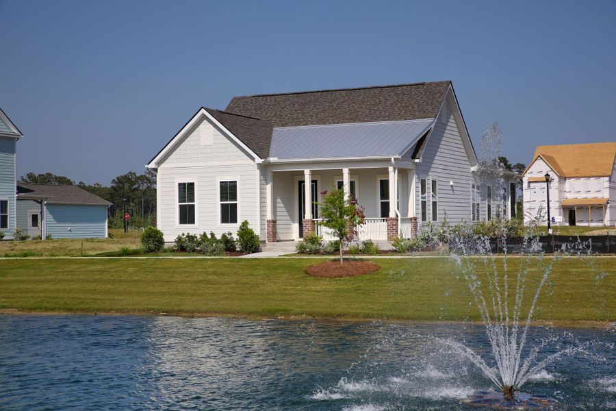 Exterior details and patio area of a home in SayeBrook, Myrtle Beach (Image 3).