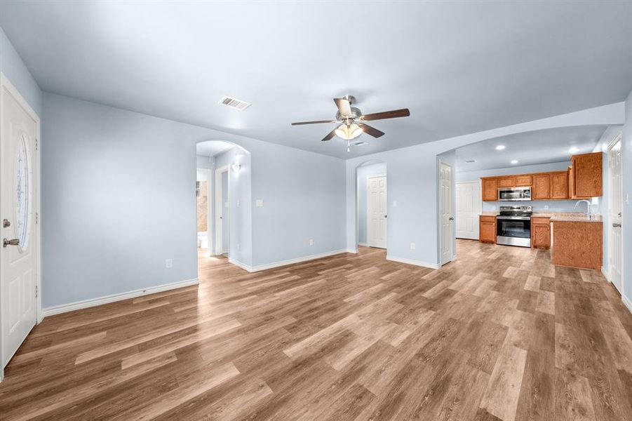 Spacious, unfurnished interior of a new home in , West Tawakoni (Image 12).