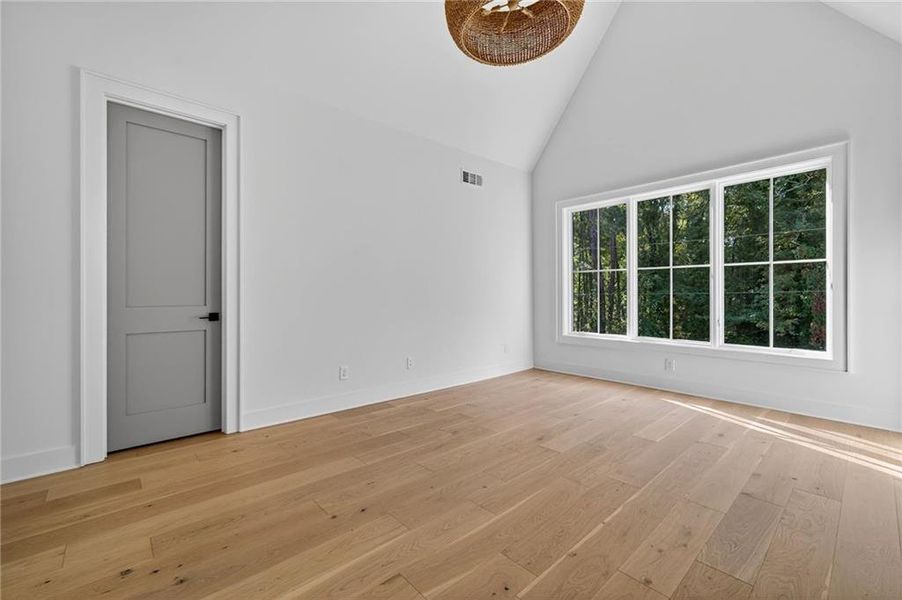 Spacious, unfurnished interior of a new home in , Alpharetta (Image 36).